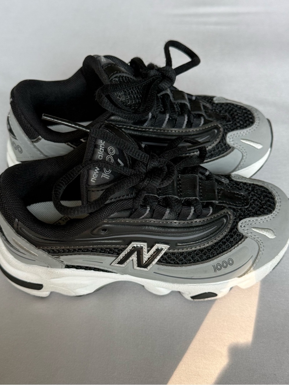 New Balance 1000 kids unisex lifestyle sneakers in a black and grey size 11 - Picture 2 of 5